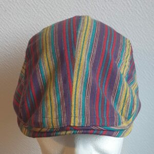16.1Béret stylé tendance bordeau, composé d'un doux tissu lin-viscose et entièrement doublé à l'intérieur. Réglable à l'arrière par un système de boucle de serrage facile à utiliser et s'adapte à toutes les formes de visage, fin ou rond. Ce couvre-chef agréable à porter, vous permettera de sublimer et renforcer votre look. Taille unique.