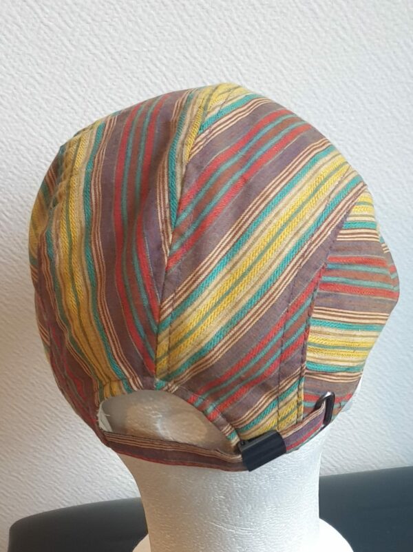 18.3Béret stylé tendance jaune moutarde, composé d'un doux tissu lin-viscose et entièrement doublé à l'intérieur. Réglable à l'arrière par un système de boucle de serrage facile à utiliser et s'adapte à toutes les formes de visage, fin ou rond. Ce couvre-chef agréable à porter, vous permettera de sublimer et renforcer votre look. Taille unique.