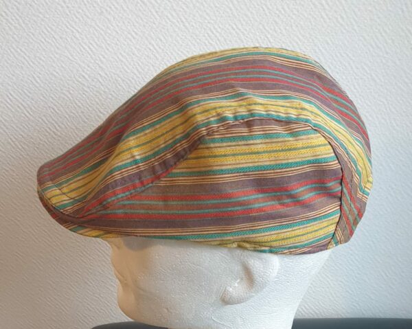 18.4Béret stylé tendance jaune moutarde, composé d'un doux tissu lin-viscose et entièrement doublé à l'intérieur. Réglable à l'arrière par un système de boucle de serrage facile à utiliser et s'adapte à toutes les formes de visage, fin ou rond. Ce couvre-chef agréable à porter, vous permettera de sublimer et renforcer votre look. Taille unique.