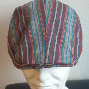30.1Béret stylé tendance gris bordeau, composé d'un doux tissu lin-viscose et entièrement doublé à l'intérieur. Réglable à l'arrière par un système de boucle de serrage facile à utiliser et s'adapte à toutes les formes de visage, fin ou rond. Ce couvre-chef agréable à porter, vous permettera de sublimer et de renforcer votre look. Taille unique.