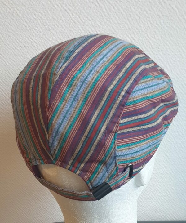 30.2Béret stylé tendance gris bordeau, composé d'un doux tissu lin-viscose et entièrement doublé à l'intérieur. Réglable à l'arrière par un système de boucle de serrage facile à utiliser et s'adapte à toutes les formes de visage, fin ou rond. Ce couvre-chef agréable à porter, vous permettera de sublimer et de renforcer votre look. Taille unique.