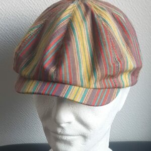 1.1Béret d'été en tissu lin viscose entièrement doublé. Le système de réglage à l'arrière par élastique facile à utiliser, permettera d'ajuster à souhait le couvre-chef  de façon à épouser au mieux la forme du crâne. Couleur tendance marron jaune. Intérieur marron clair. Taille : 57,59. Prix : 23€.