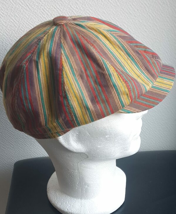 1.3Béret d'été en tissu lin viscose entièrement doublé. Le système de réglage à l'arrière par élastique facile à utiliser, permettera d'ajuster à souhait le couvre-chef  de façon à épouser au mieux la forme du crâne. Couleur tendance marron jaune. Intérieur marron clair. Taille : 57,59.