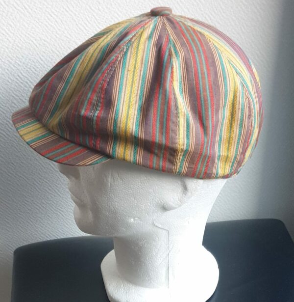 1.4Béret d'été en tissu lin viscose entièrement doublé. Le système de réglage à l'arrière par élastique facile à utiliser, permettera d'ajuster à souhait le couvre-chef  de façon à épouser au mieux la forme du crâne. Couleur tendance marron jaune. Intérieur marron clair. Taille : 57,59.