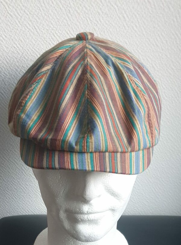 3.1Béret d'été en tissu lin viscose entièrement doublé. Le système de réglage à l'arrière par élastique facile à utiliser, permettera d'ajuster à souhait ce couvre-chef  de façon à épouser au mieux la forme du crâne. Couleur tendance bronze caramel. Intérieur caramel. Taille : 57,59. Prix : 23€.