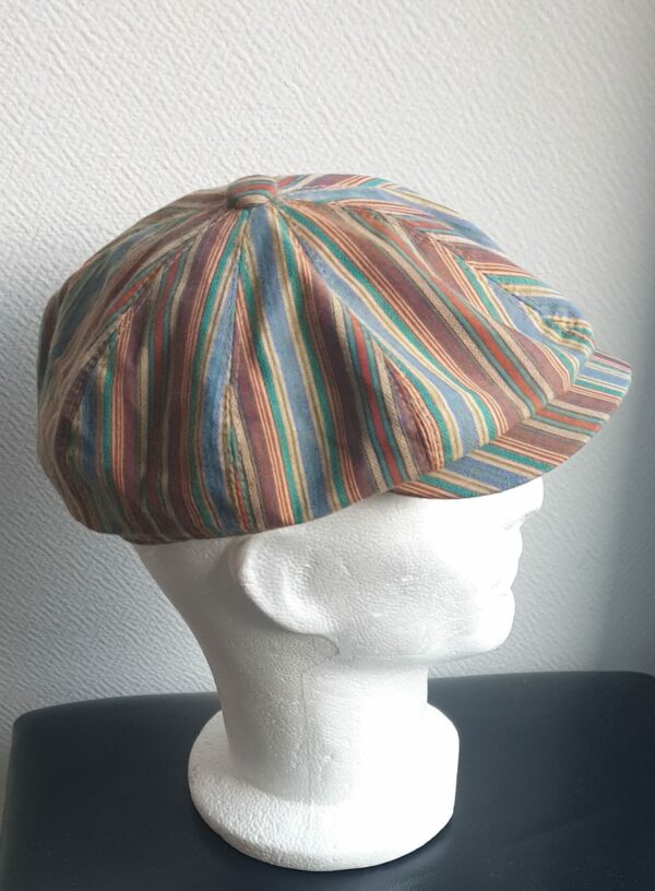 4.2Béret d'été en tissu lin viscose entièrement doublé. Le système de réglage à l'arrière par élastique facile à utiliser, permettera d'ajuster à souhait ce couvre-chef  de façon à épouser au mieux la forme du crâne. Couleur tendance bronze caramel. Intérieur caramel. Taille : 57 - 59.