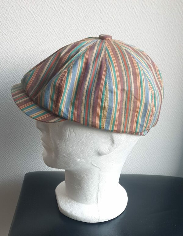 4.3Béret d'été en tissu lin viscose entièrement doublé. Le système de réglage à l'arrière par élastique facile à utiliser, permettera d'ajuster à souhait ce couvre-chef  de façon à épouser au mieux la forme du crâne. Couleur tendance bronze caramel. Intérieur caramel. Taille : 57 - 59.
