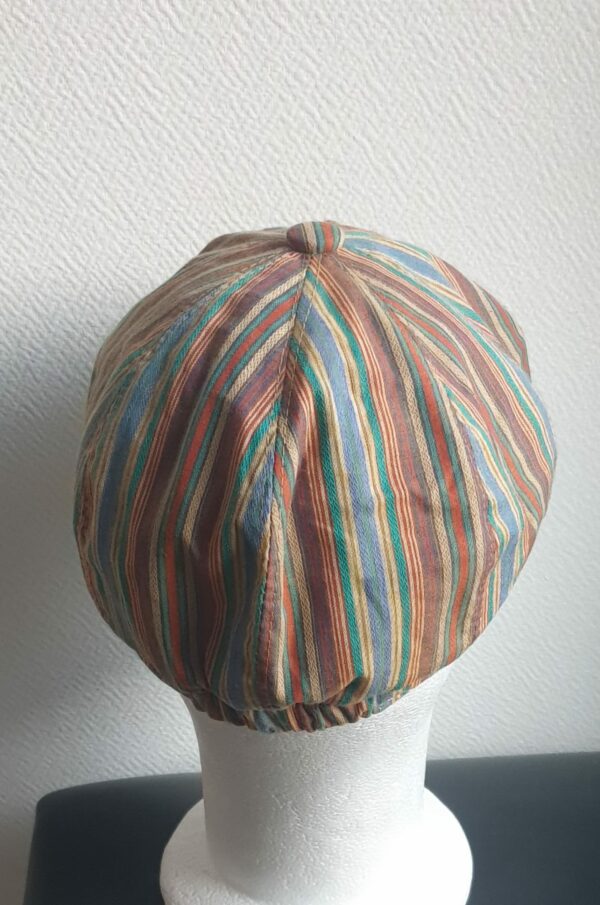 4.4Béret d'été en tissu lin viscose entièrement doublé. Le système de réglage à l'arrière par élastique facile à utiliser, permettera d'ajuster à souhait ce couvre-chef  de façon à épouser au mieux la forme du crâne. Couleur tendance bronze caramel. Intérieur caramel. Taille : 57 - 59.