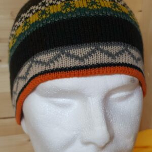 10.1Bonnet mixte très doux en tissu acrylique et s'ajustant parfaitement aux différentes formes de tour de tête. Les couleurs sont automnales. Taille unique. Ce couvre-chef a été confectionné en Chine.