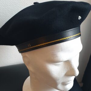 9.1Béret basque authentique PIERRE CARDIN en noir et 100% laine Mérinos. Ce couvre-chef est complètement imperméable et confectionné au pays Basque. Taille : 55, 56, 57, 58, 59, 60, 61. Prix : 79.95€.
